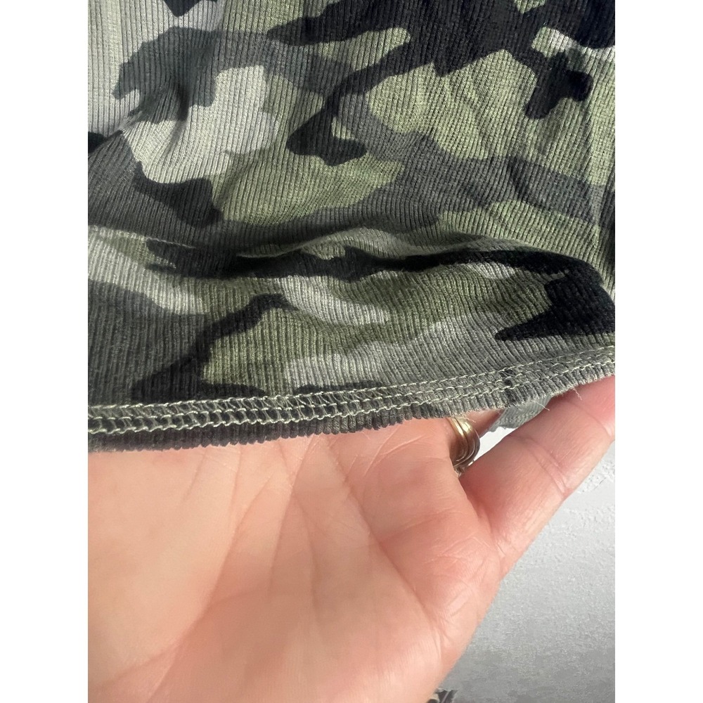 Evereve Camouflage Ribbed Henley Top Size Small Long‎ Sleeve Casual - Picture 4 of 9